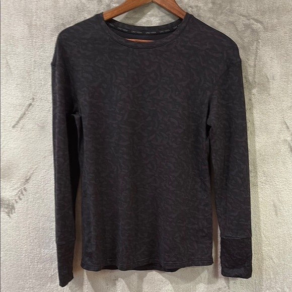 CRZ YOGA Long Sleeve Thumbholes Black Camo Sz M Gym Workout Athletic - Picture 1 of 4